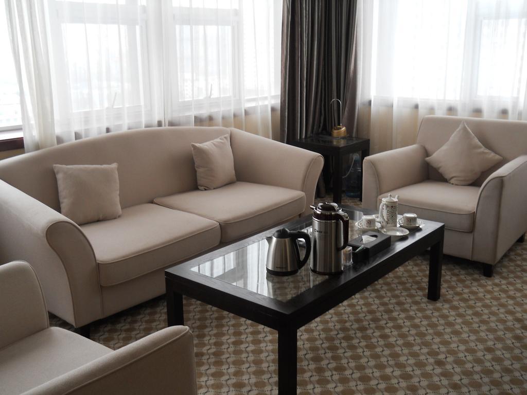 Yijing Holiday Hotel Yimeng Road Linyi  Extérieur photo