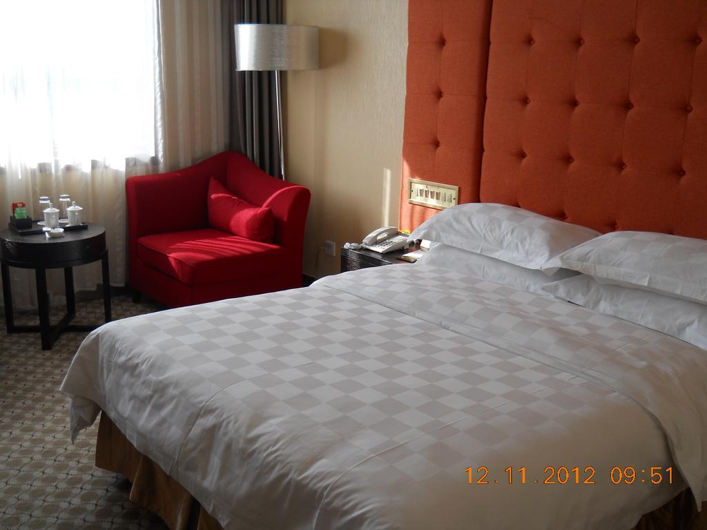 Yijing Holiday Hotel Yimeng Road Linyi  Chambre photo