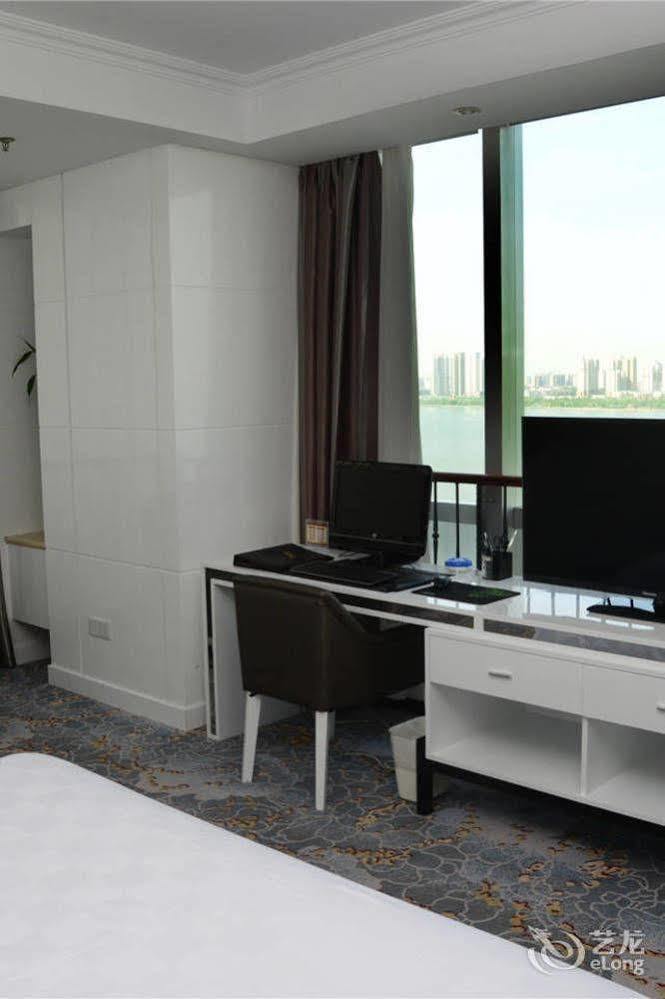 Yijing Holiday Hotel Yimeng Road Linyi  Extérieur photo